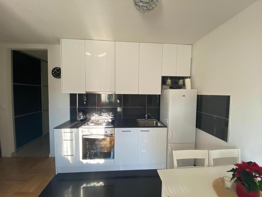 Studio Apartman Ana Zagabria Esterno foto